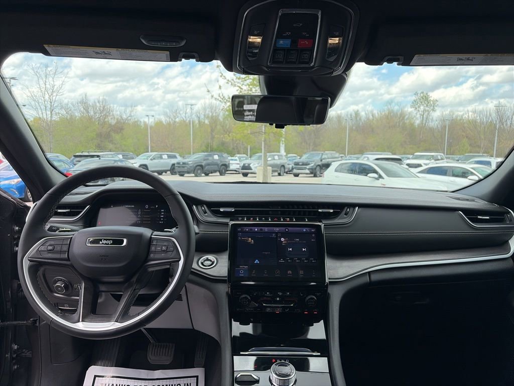 Used 2024 Jeep Grand Cherokee L Limited w/ Luxury Tech Group II AWD/4WD image 30