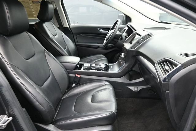 Used 2020 Ford Edge Titanium FWD image 35