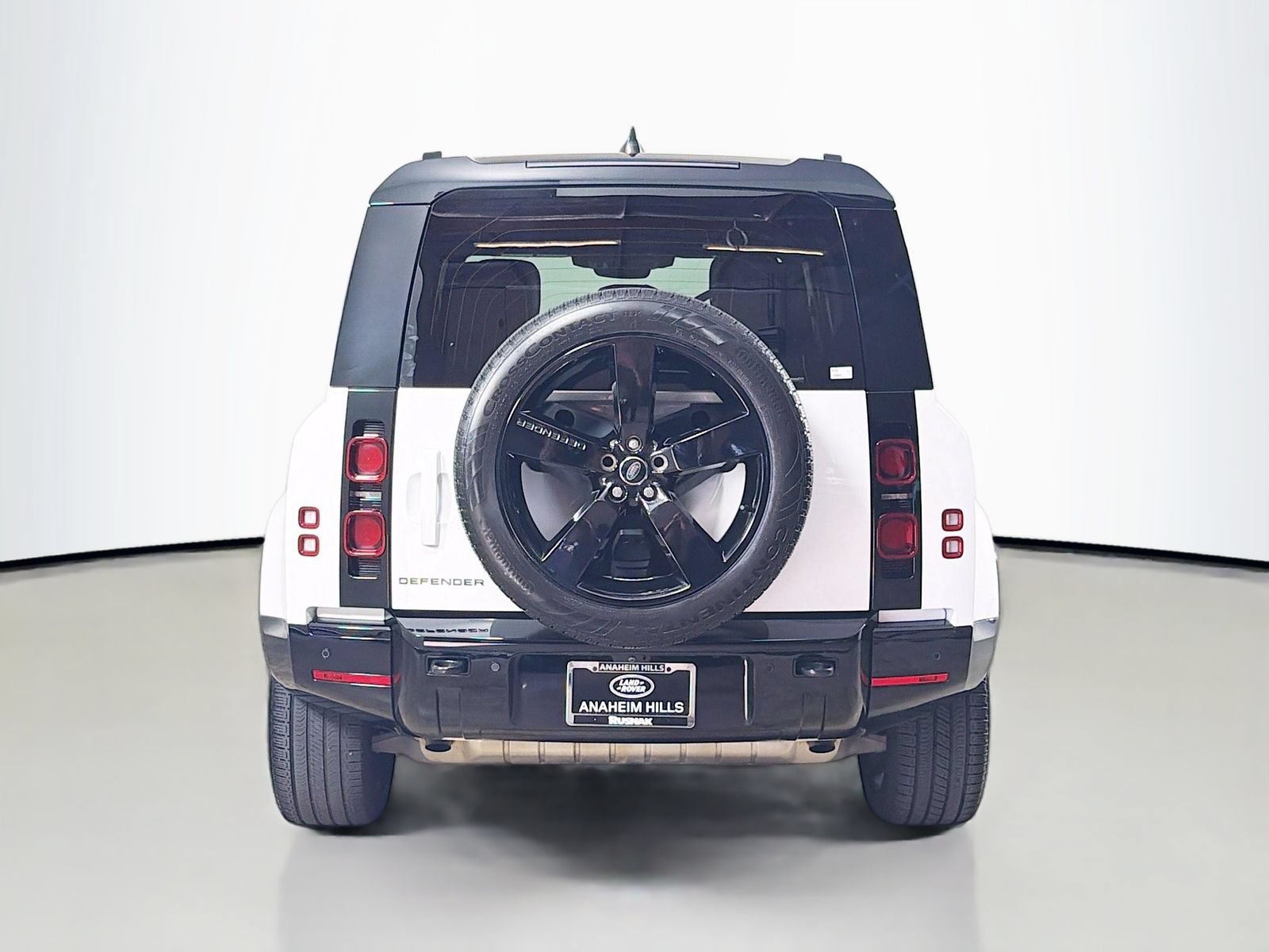 Certified 2024 Land Rover Defender 110 X-Dynamic SE AWD/4WD image 4