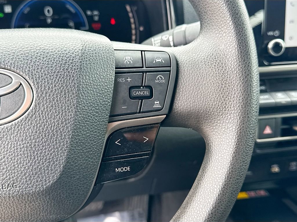 Used 2025 Toyota Camry LE image 35