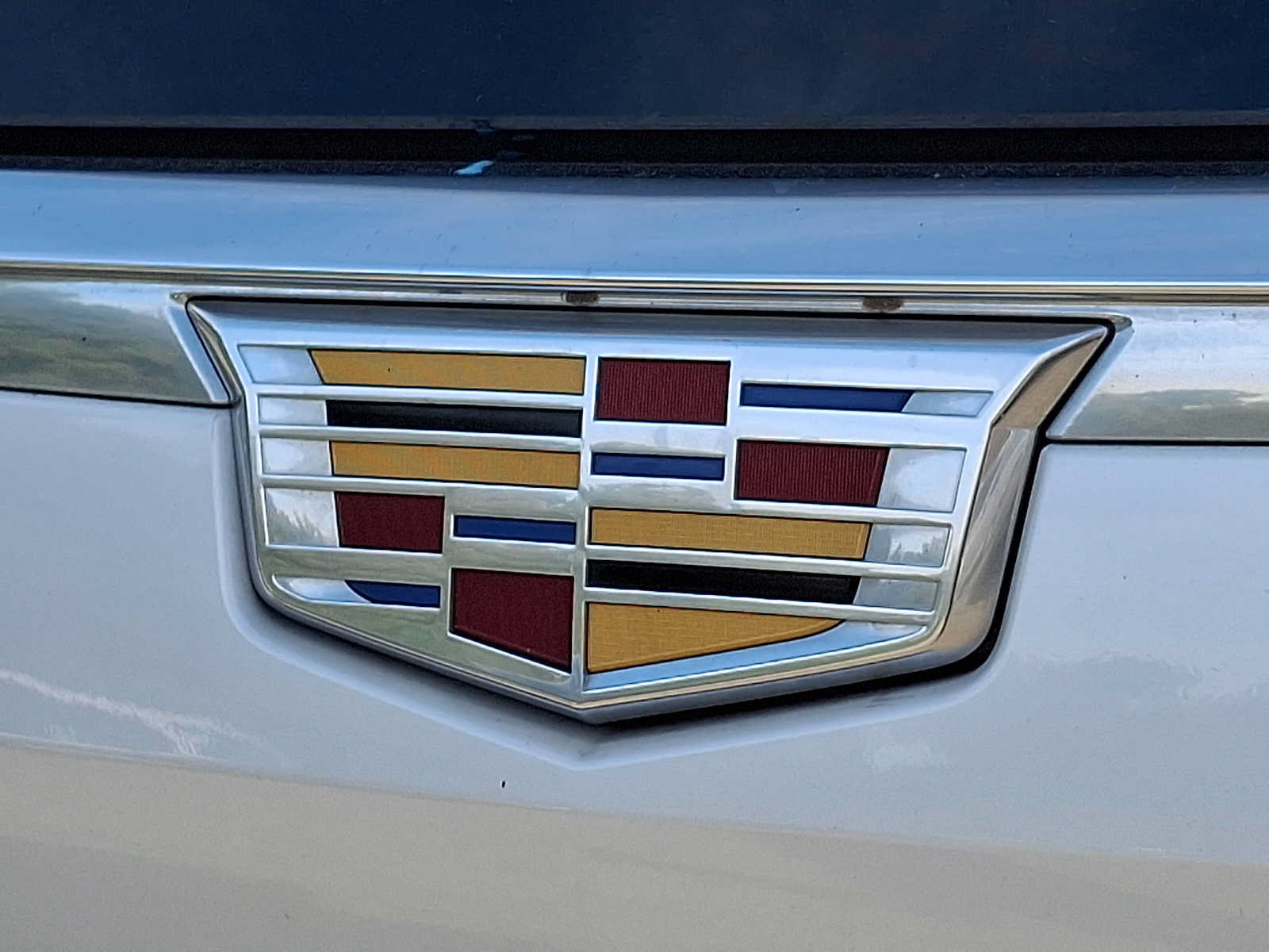 Used 2023 Cadillac Escalade Premium Luxury w/ LPO, Floor Liner Package AWD/4WD image 32