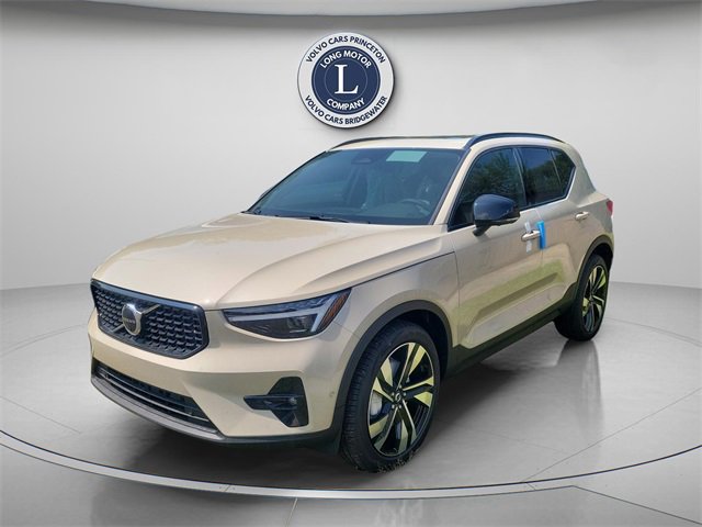 New 2025 Volvo XC40 B5 Plus w/ Protection Package Premier image 3