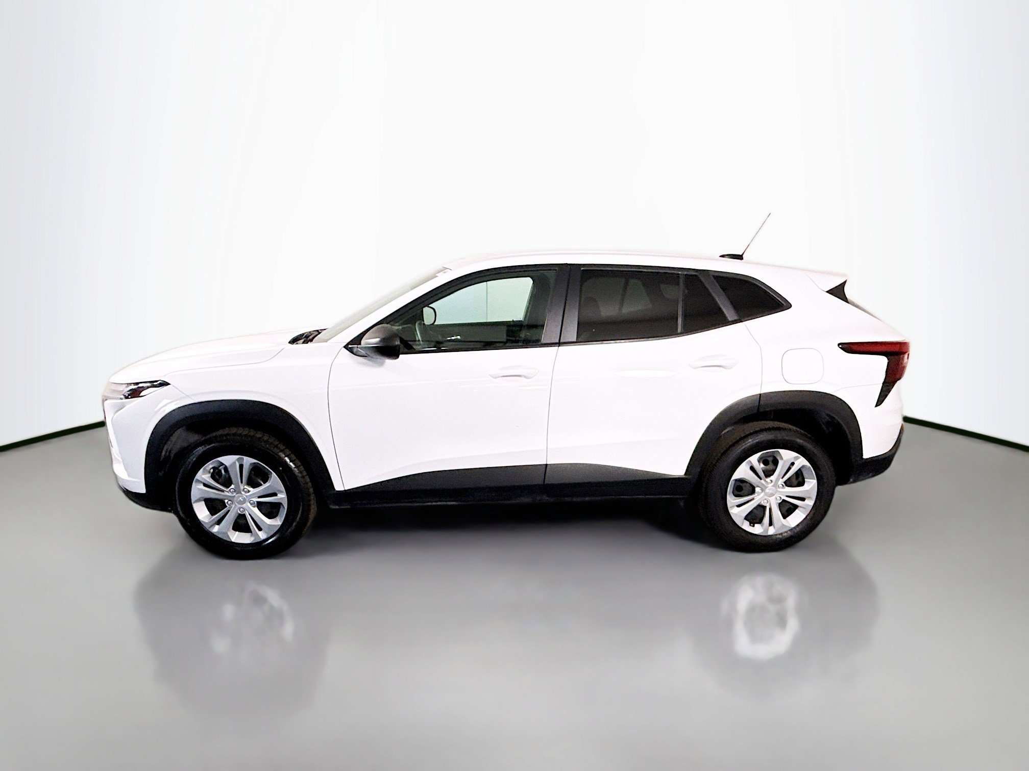 Used 2024 Chevrolet Trax LS image 6