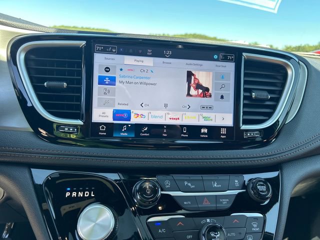 New 2026 Chrysler Pacifica Pinnacle image 25
