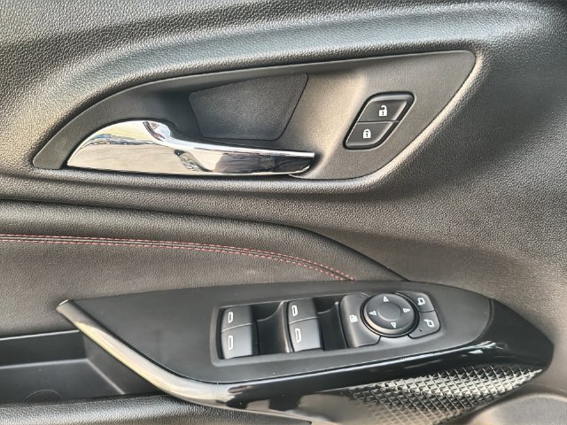 Certified 2025 Chevrolet Trax RS w/ Sunroof Package FWD image 21