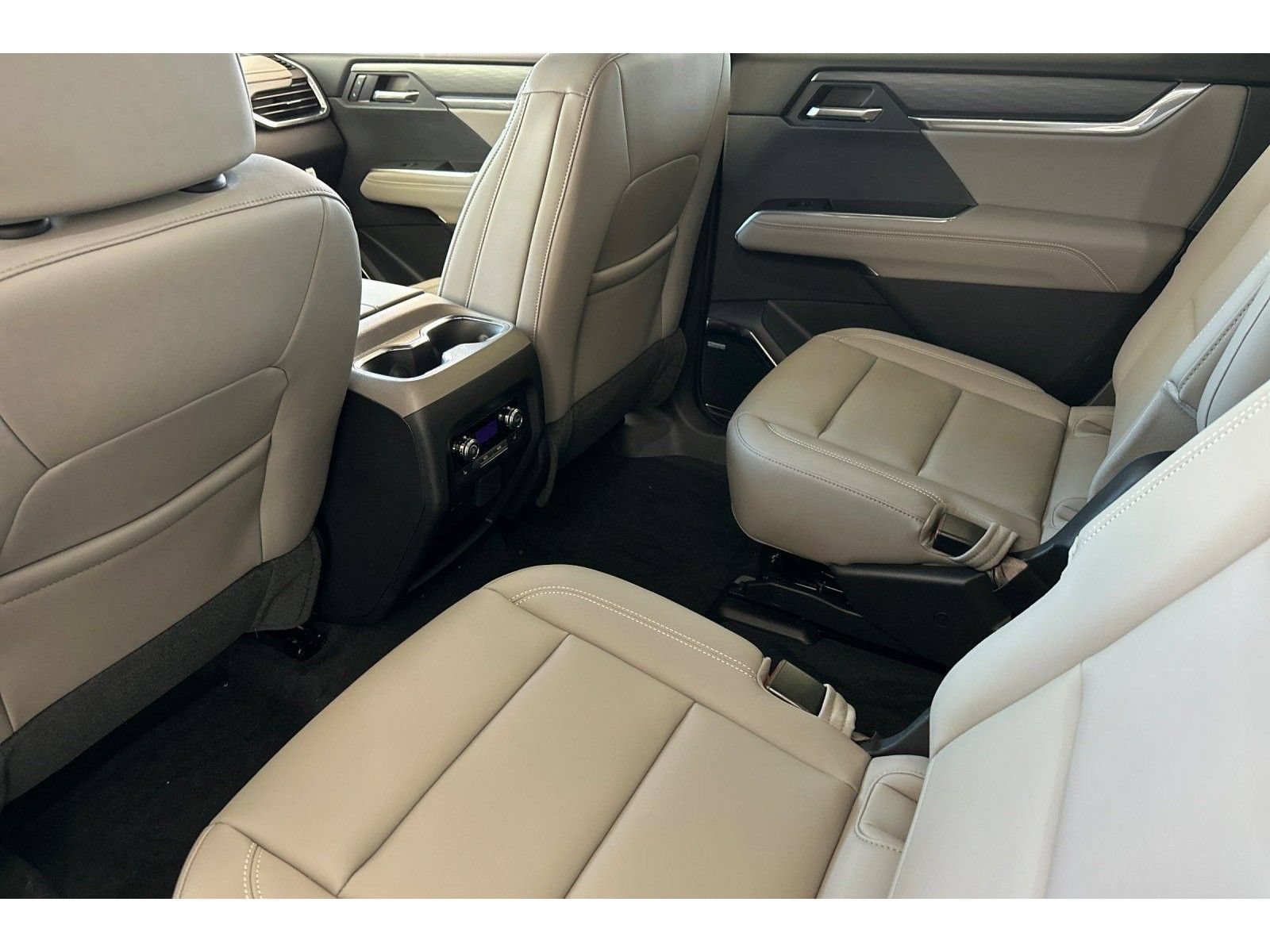 New 2025 GMC Acadia Elevation w/ Super Cruise Package FWD image 11