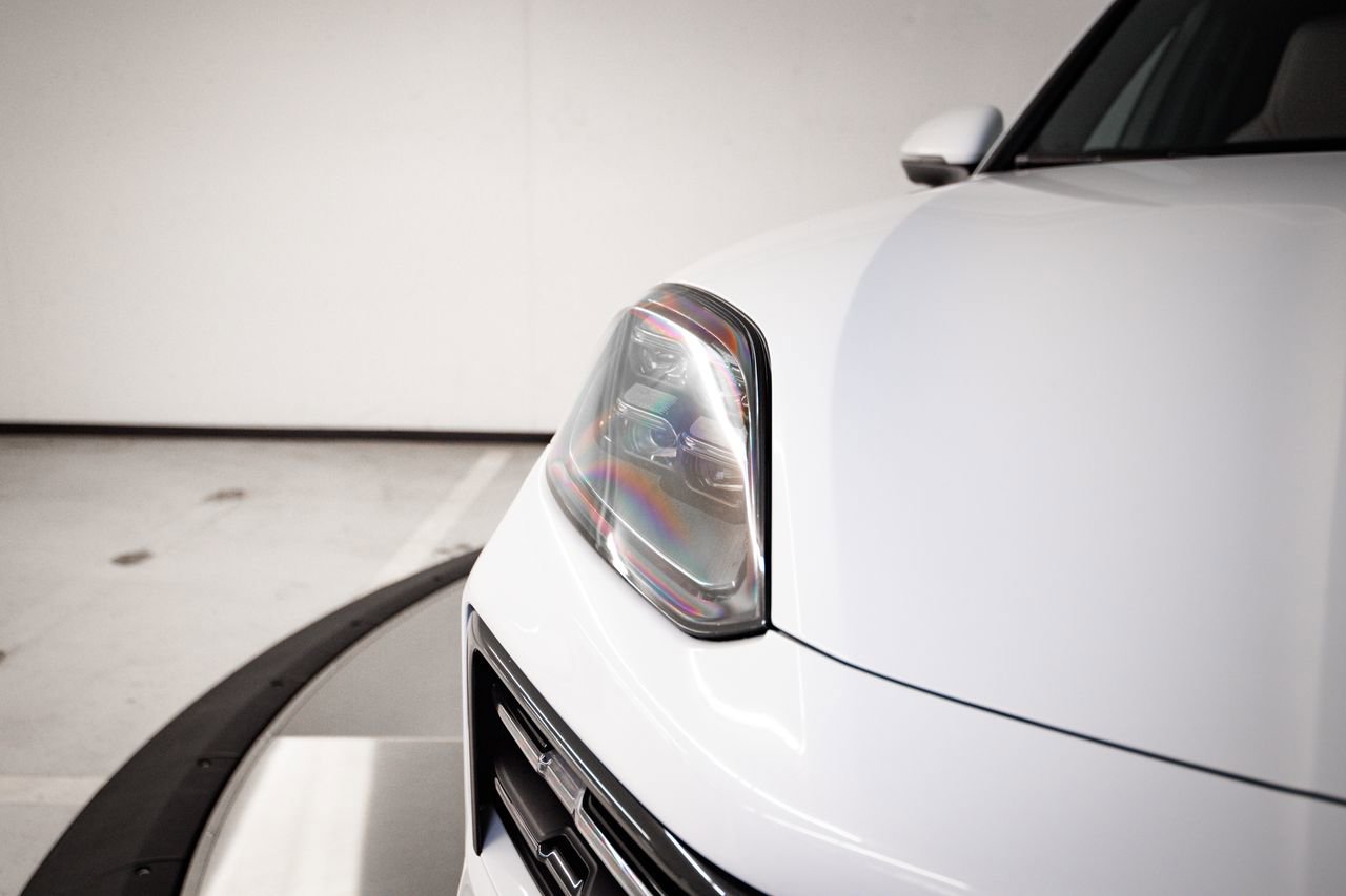 Certified 2025 Porsche Cayenne AWD/4WD image 13