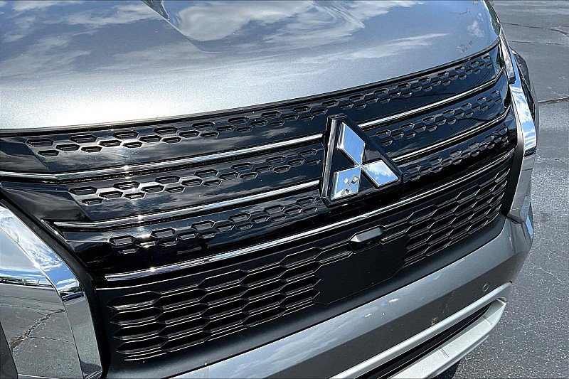 Used 2023 Mitsubishi Outlander SE image 8