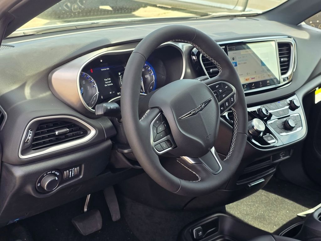 New 2026 Chrysler Voyager LX FWD image 7