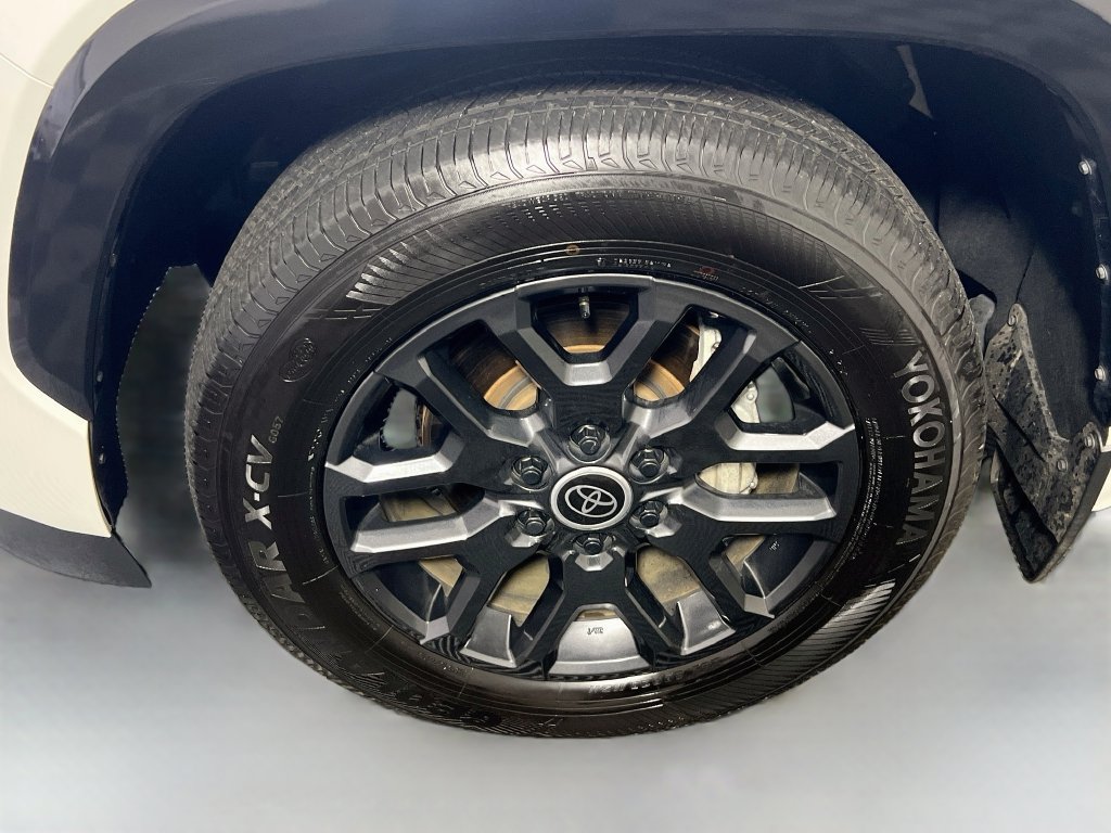 Used 2024 Toyota Sequoia Platinum AWD/4WD image 11