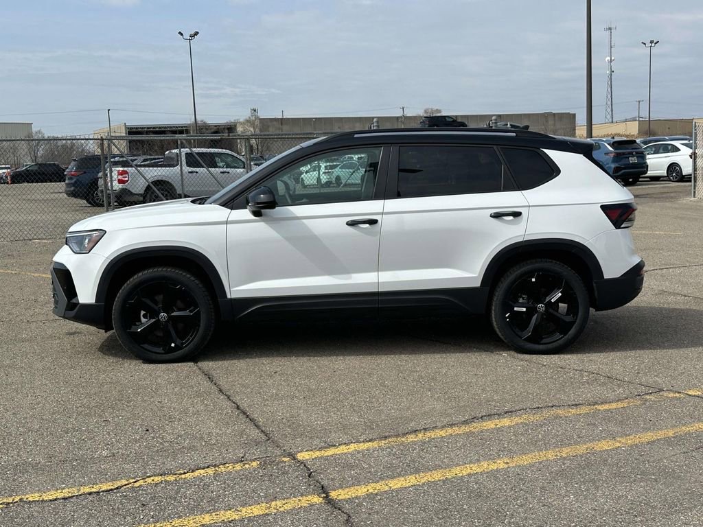 New 2025 Volkswagen Taos SE AWD/4WD image 2