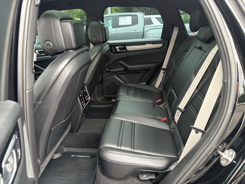 Used 2023 Porsche Cayenne Platinum Edition AWD/4WD image 34
