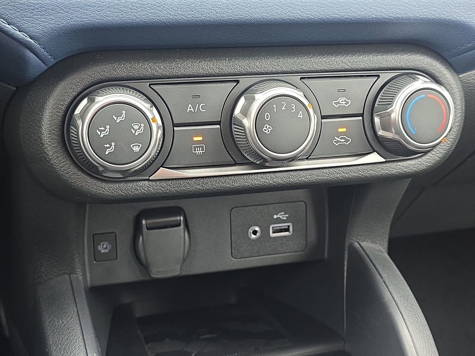 New 2025 Nissan Versa SV w/ Trunk Package image 21