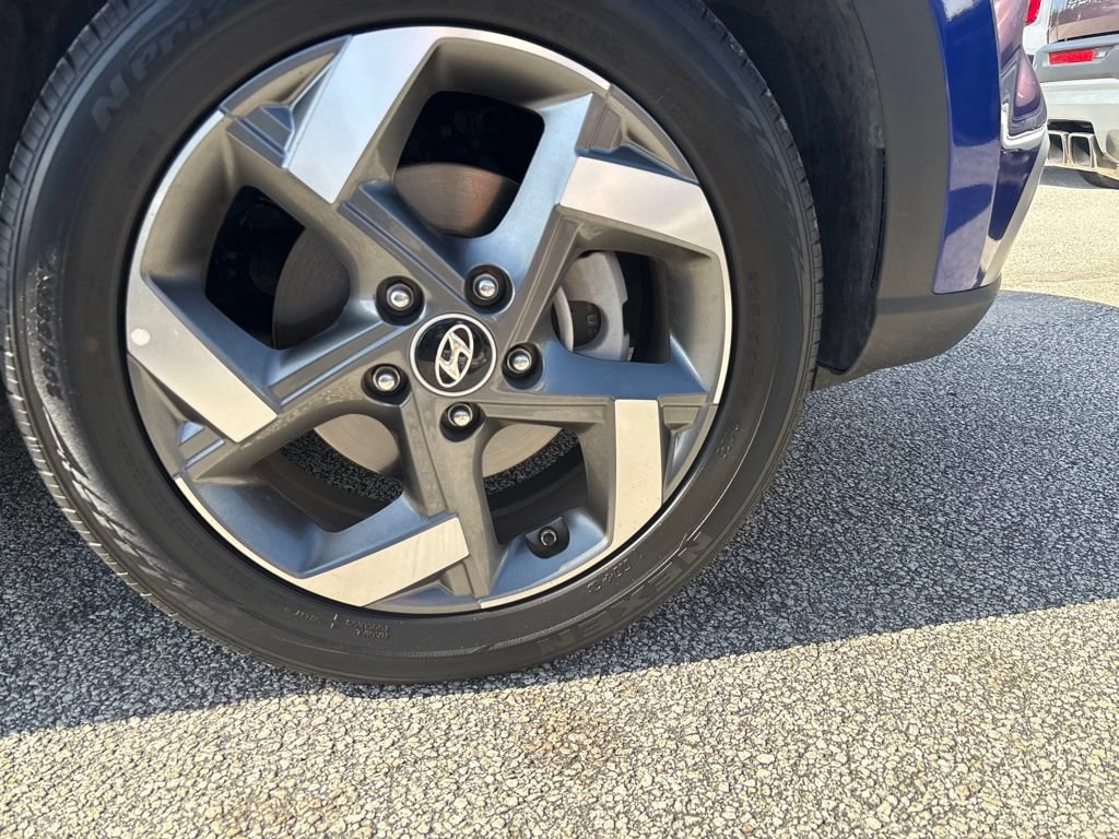 Used 2025 Hyundai Venue SEL FWD image 14