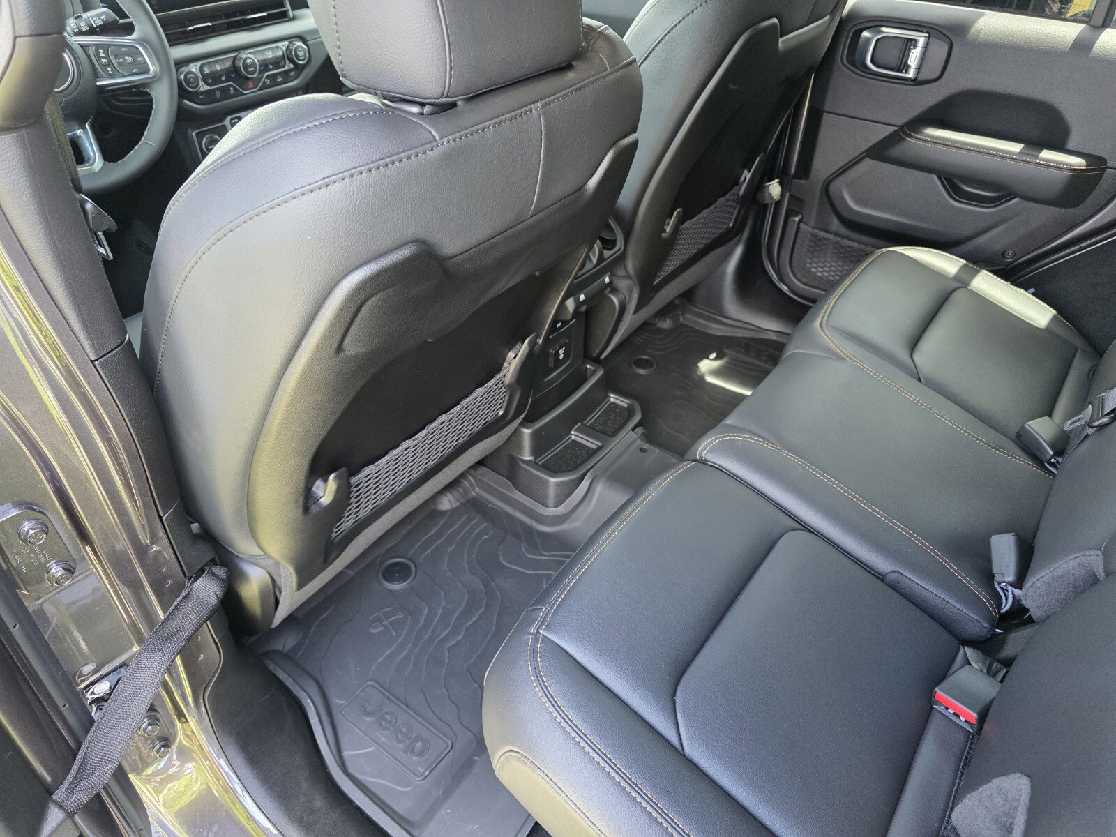 Used 2026 Jeep Wrangler Sahara image 17