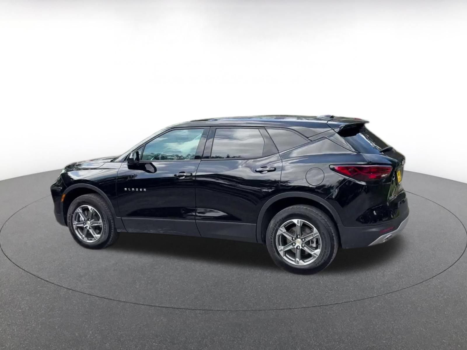 Used 2026 Chevrolet Blazer LT FWD image 9