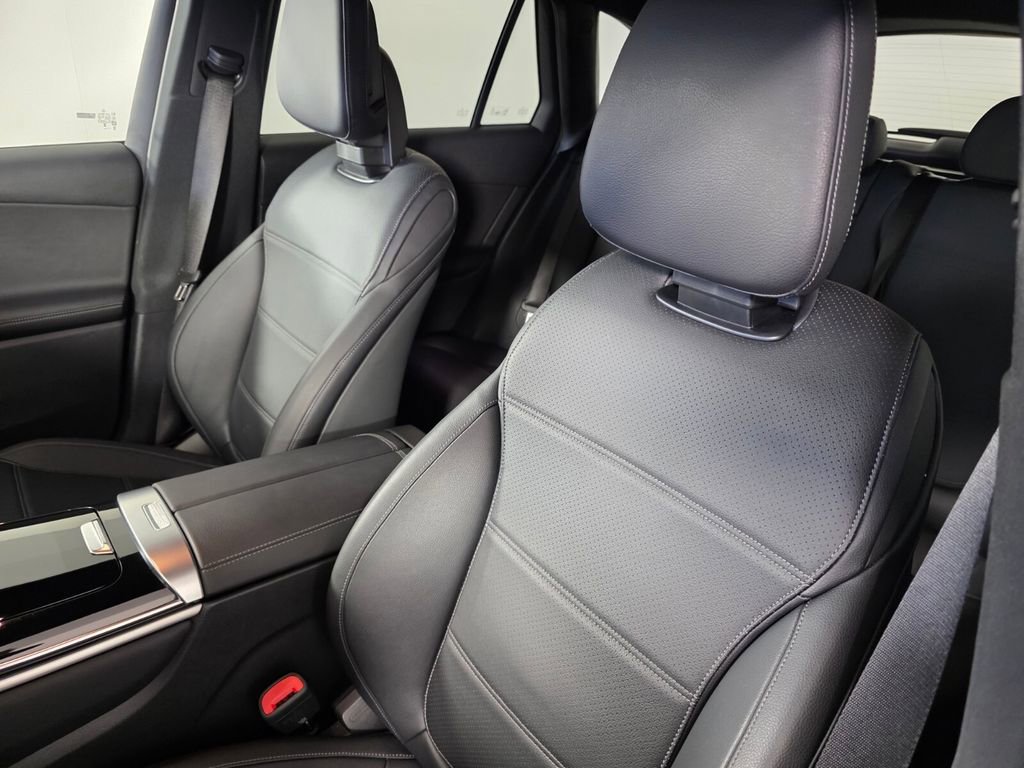 Certified 2025 Mercedes-Benz GLC 300 image 11