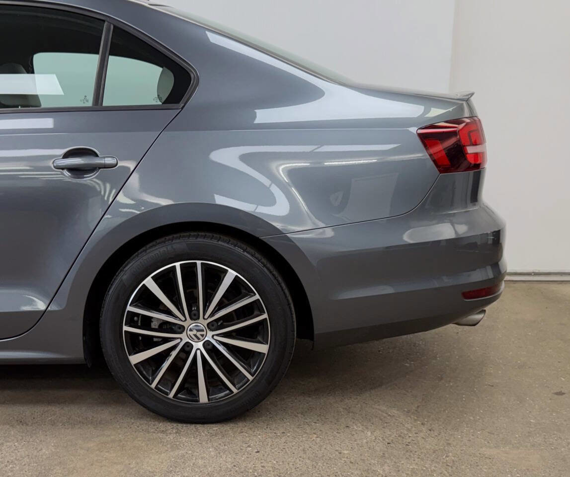 Used 2016 Volkswagen Jetta Sport image 11