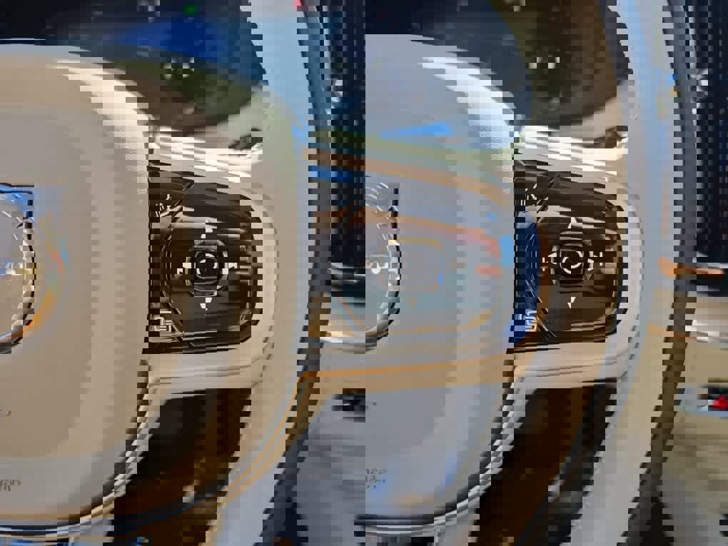 Used 2026 Volvo XC60 B5 Ultra w/ Protection Package Premier AWD/4WD image 15