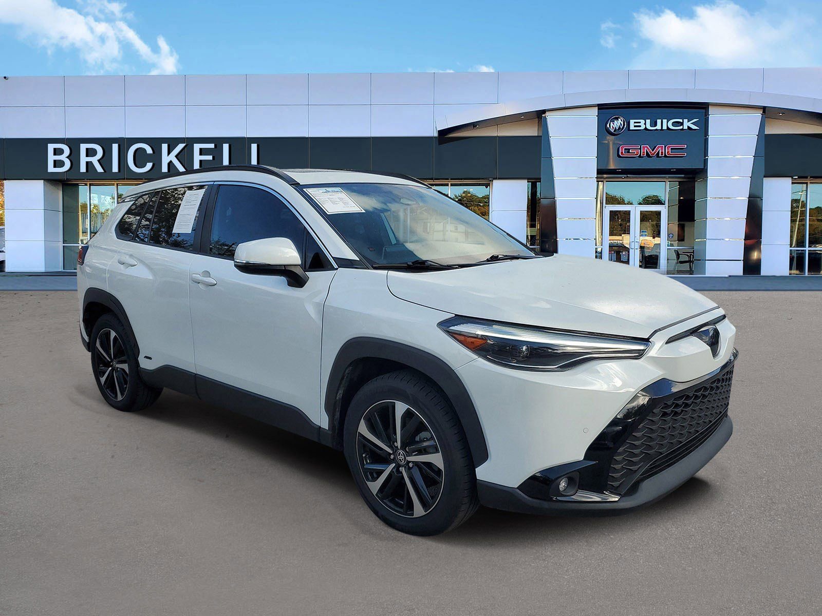 Used 2023 Toyota Corolla Cross XSE w/ Convenience Package image 2