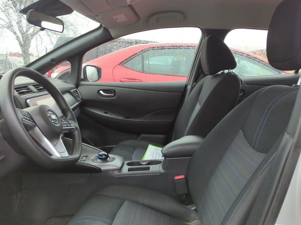 Used 2022 Nissan Leaf S image 6