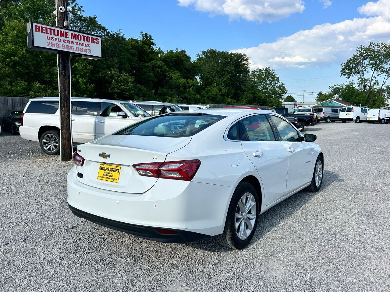 Used 2021 Chevrolet Malibu LT w/ Leather Package FWD image 2