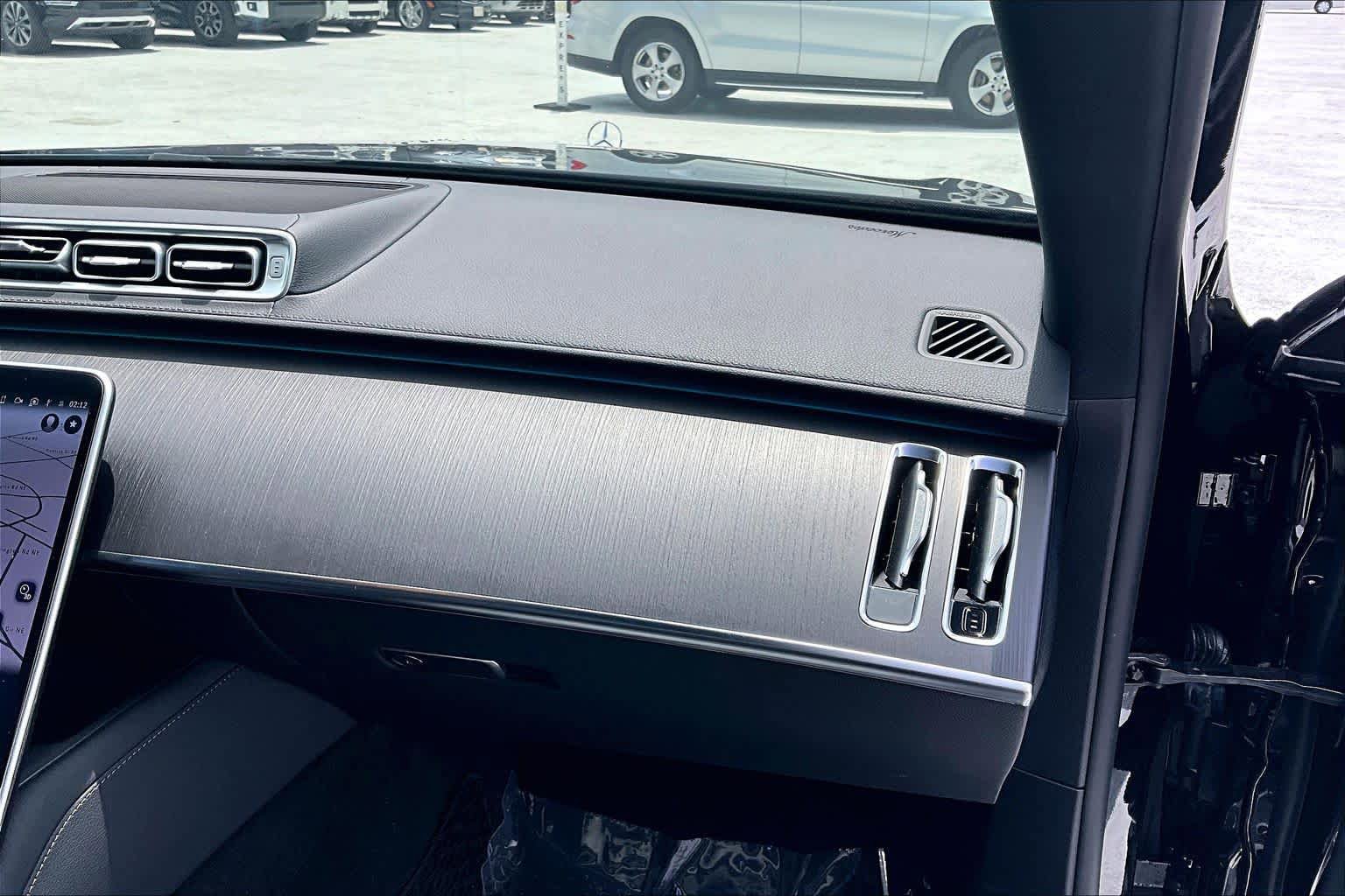 Used 2022 Mercedes-Benz S 500 4MATIC w/ AMG Line Package image 19