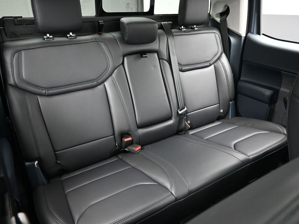 New 2026 Ford Maverick Lariat w/ Black Appearance Package image 39