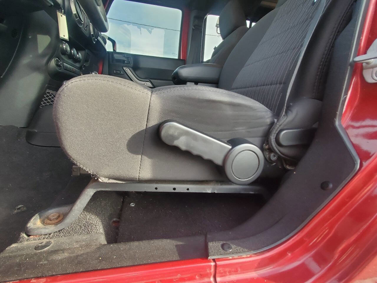 Used 2012 Jeep Wrangler Unlimited Sport image 13