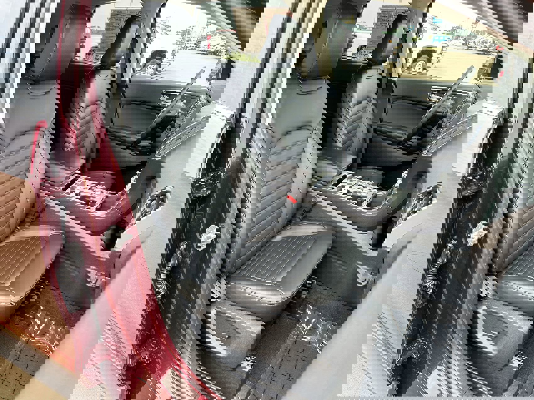 Used 2024 Ford Edge SEL image 23