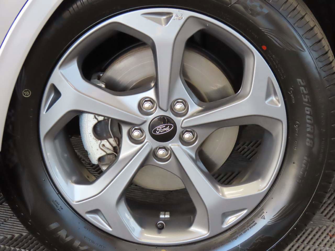 Used 2024 Ford Escape ST-Line w/ Cold Weather Package FWD image 7