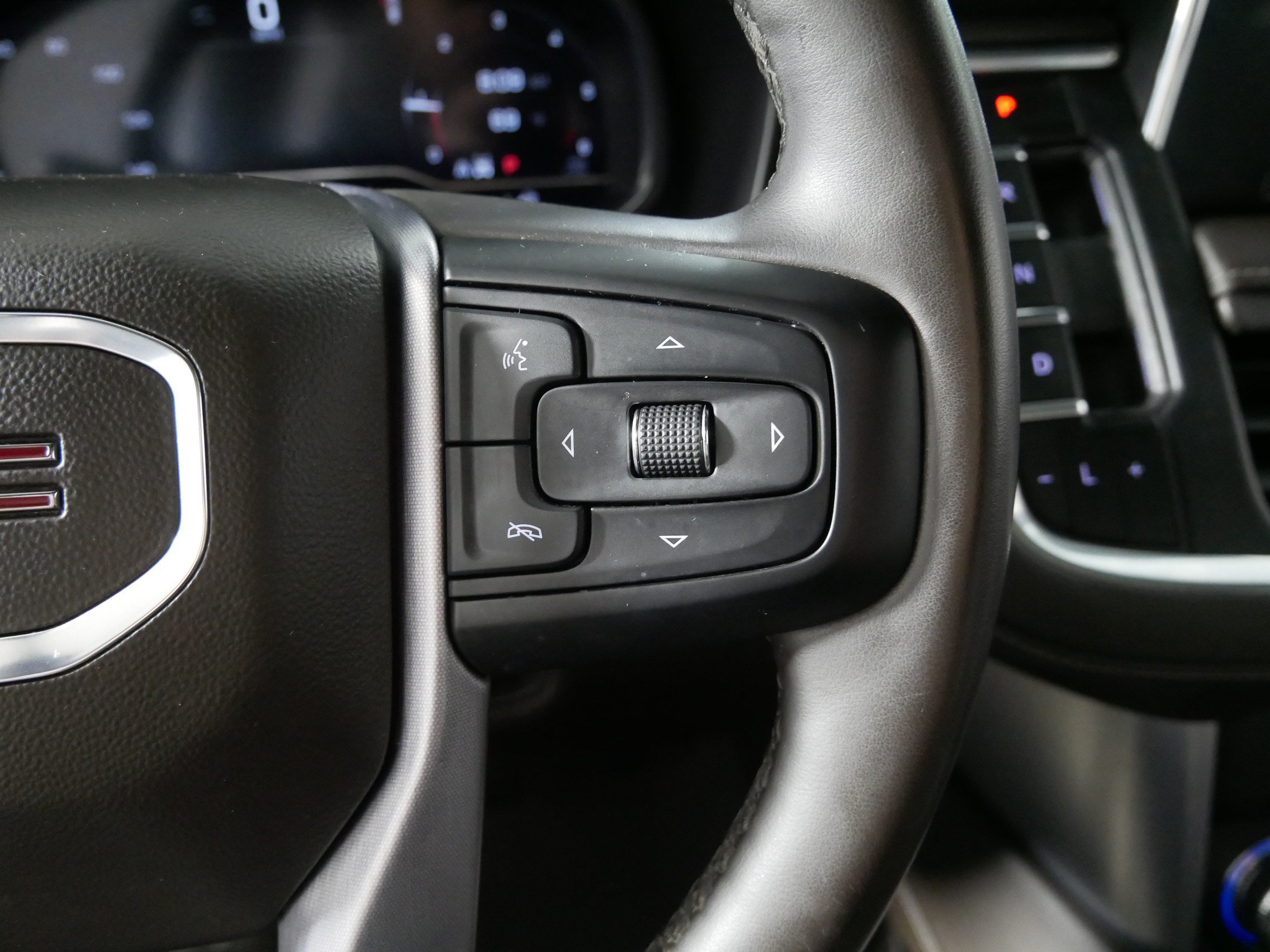Used 2023 GMC Yukon SLT w/ SLT Premium Package AWD/4WD image 28