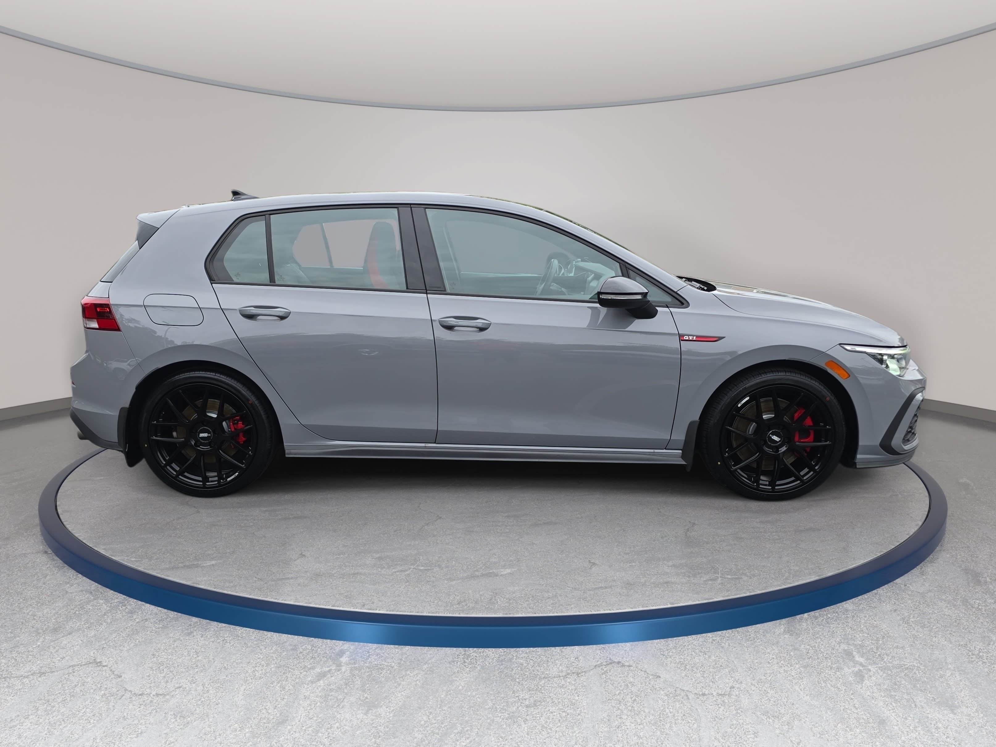 Used 2024 Volkswagen GTI SE FWD image 4