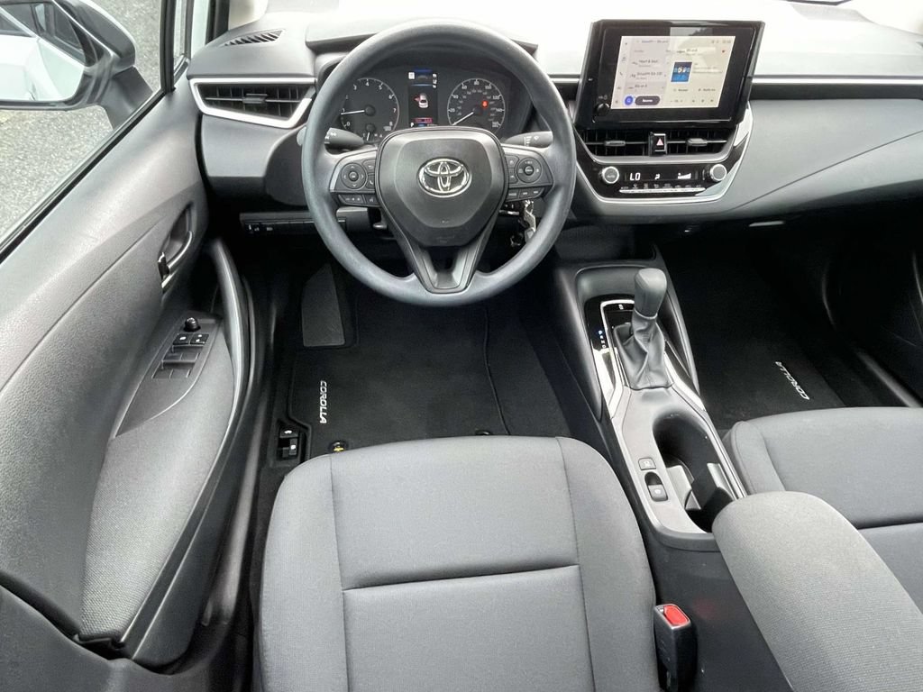 Used 2025 Toyota Corolla LE FWD image 11