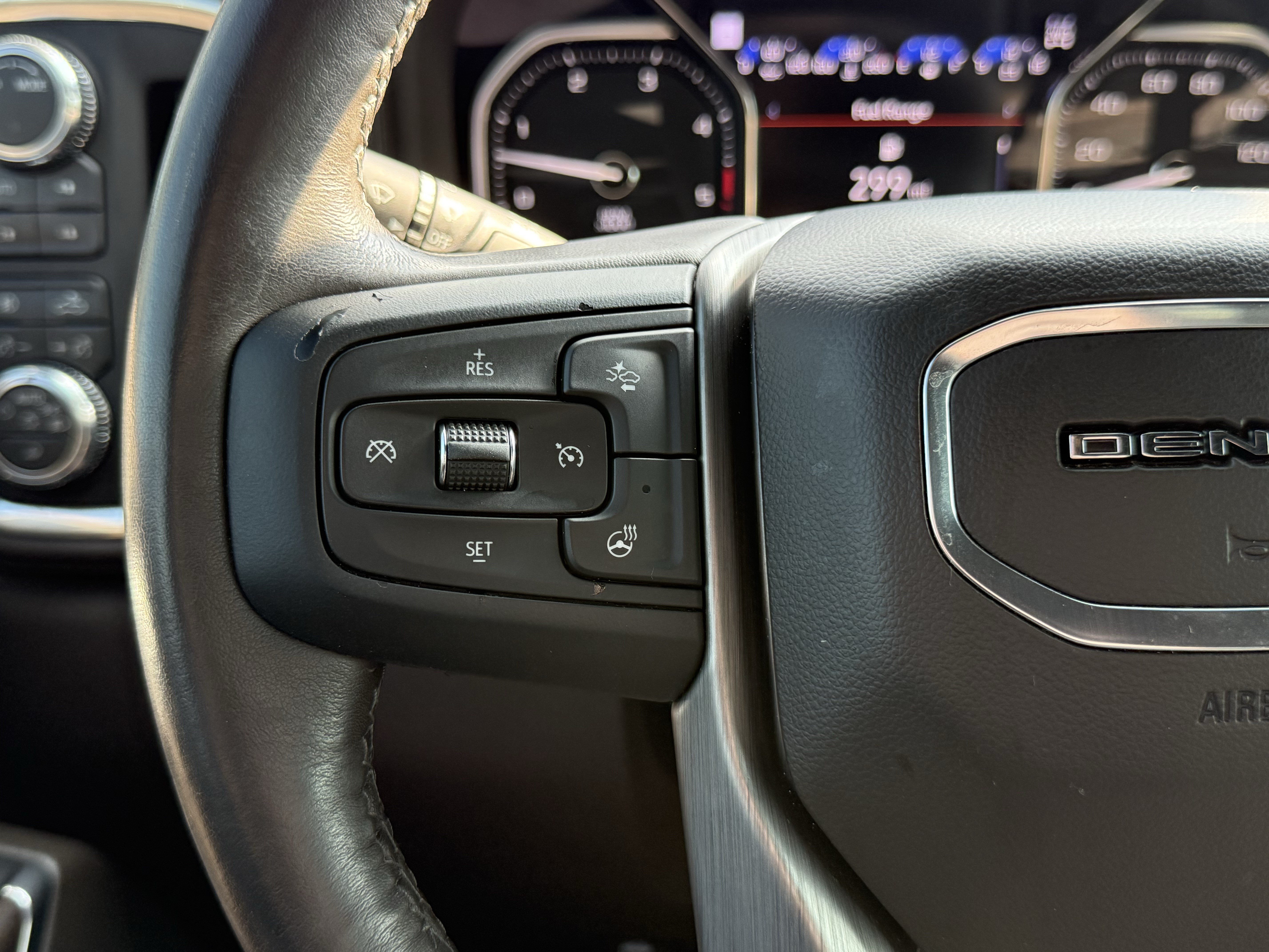 Used 2023 GMC Sierra 2500 Denali w/ Denali Ultimate Package AWD/4WD image 17