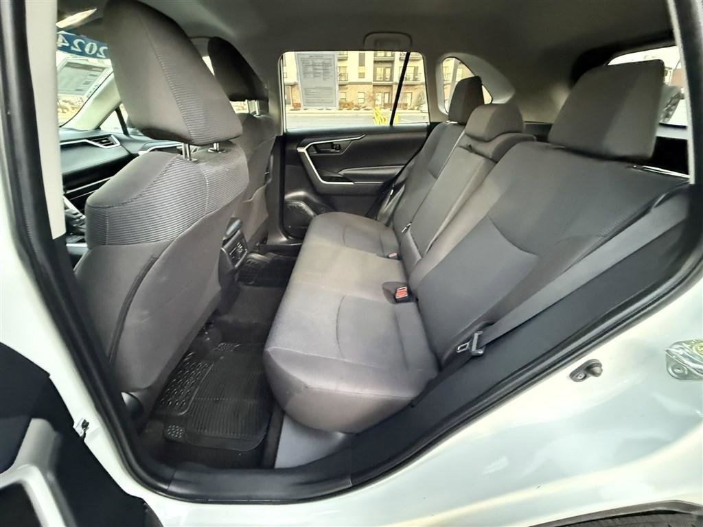 Used 2024 Toyota RAV4 LE AWD/4WD image 21