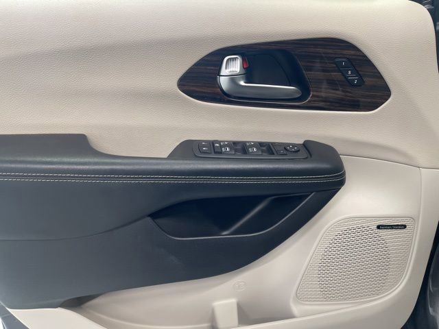 Used 2021 Chrysler Pacifica Limited w/ Premium & Safety Sphere Group AWD/4WD image 19