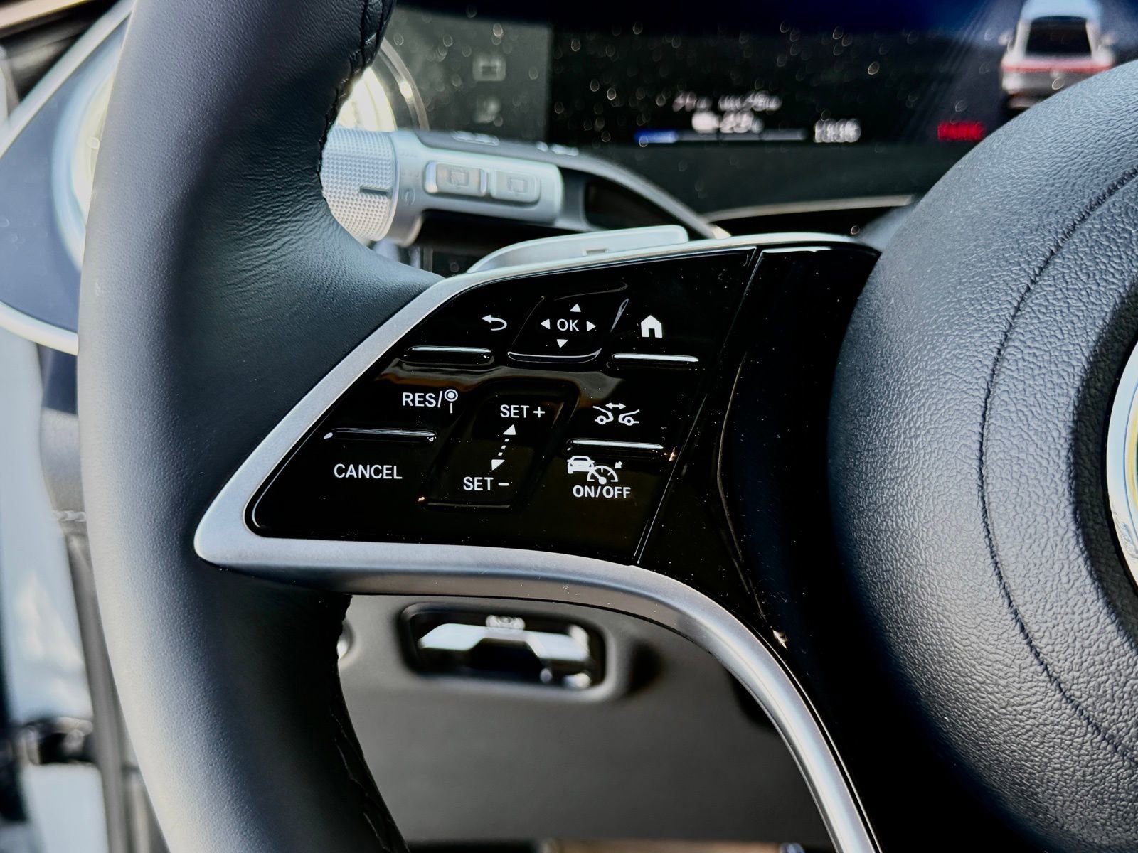 New 2026 Mercedes-Benz EQS 550 4MATIC SUV image 23