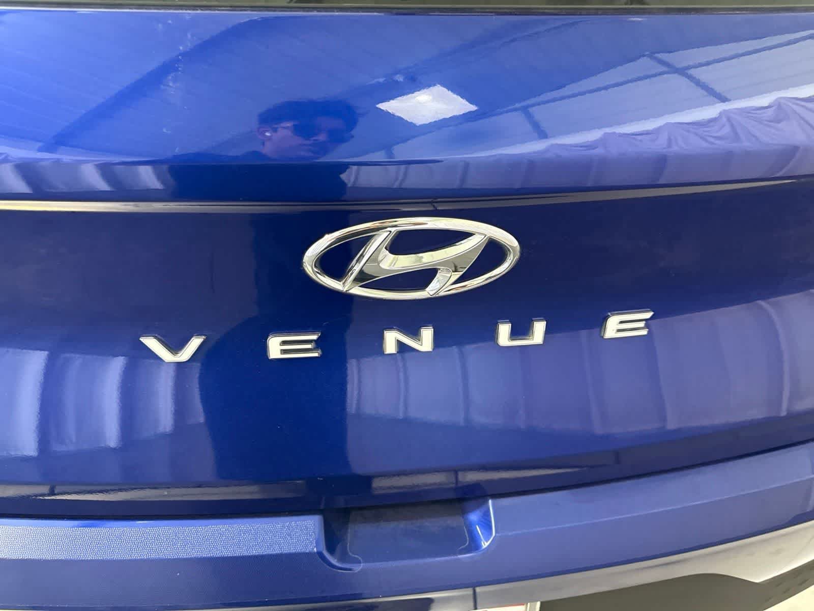 Used 2023 Hyundai Venue Limited FWD image 13