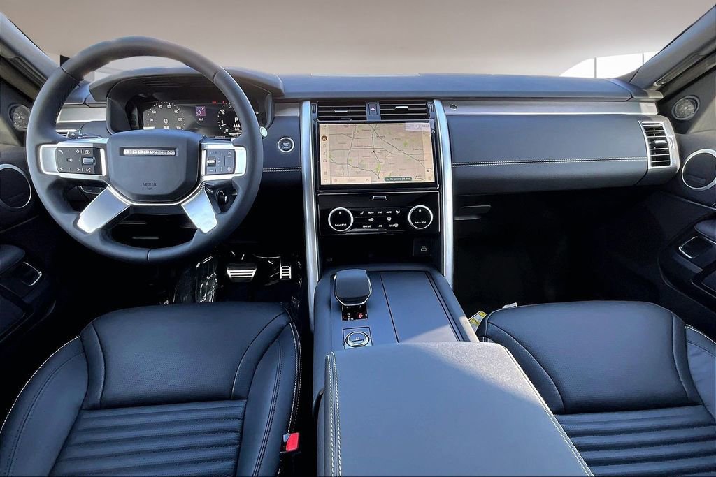 New 2025 Land Rover Discovery Dynamic SE image 5