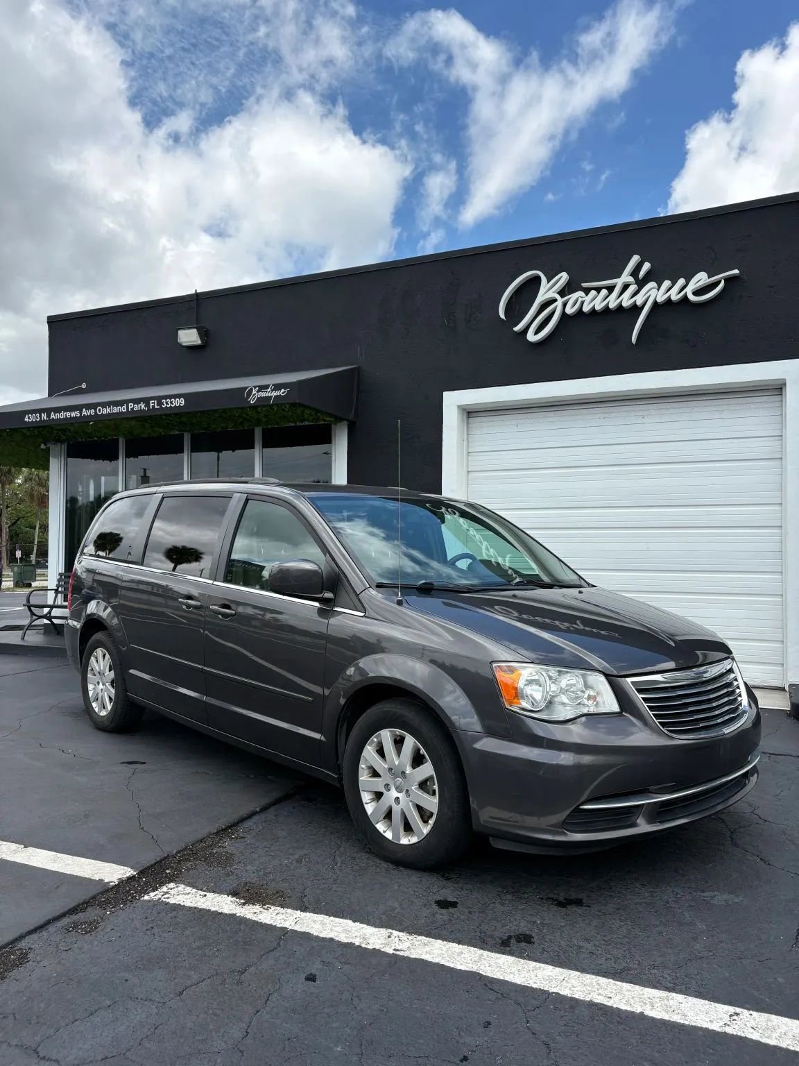 Used 2015 Chrysler Town & Country LX