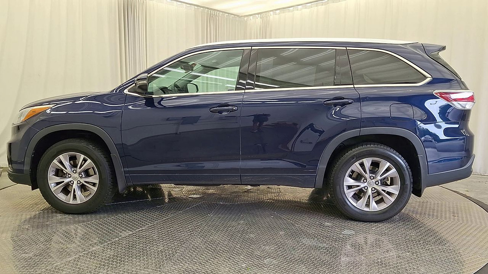 Used 2015 Toyota Highlander XLE AWD/4WD image 11
