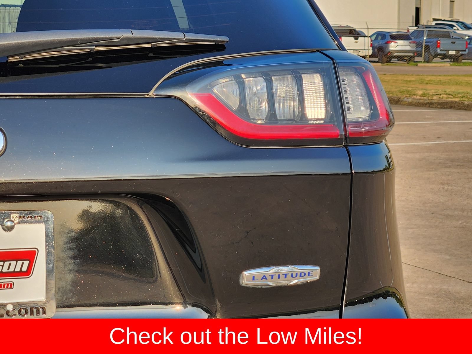 Used 2019 Jeep Cherokee Latitude w/ Popular Appearance Group FWD image 16