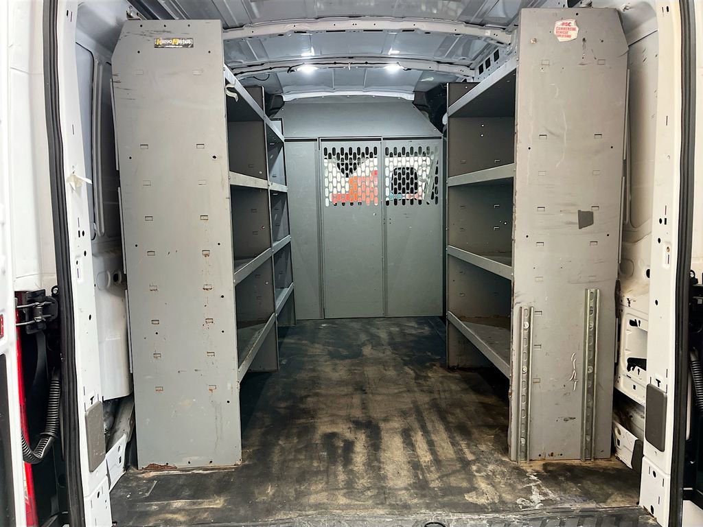 Used 2023 Ford E-Transit Medium Roof image 23