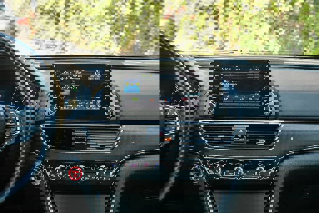 Used 2019 Honda Accord Touring image 14