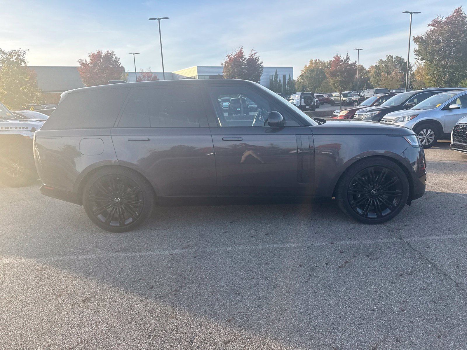 Used 2024 Land Rover Range Rover SE AWD/4WD image 4