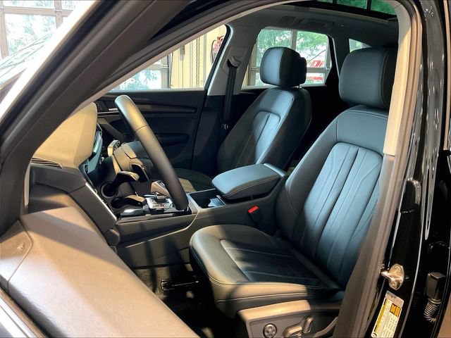 Used 2023 Audi Q5 Premium w/ Convenience Package AWD/4WD image 6