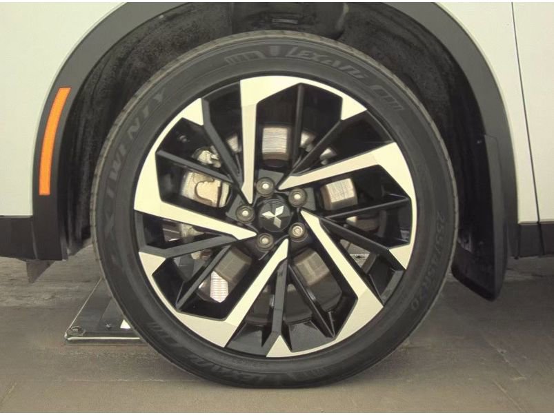 Used 2023 Mitsubishi Outlander SE image 25