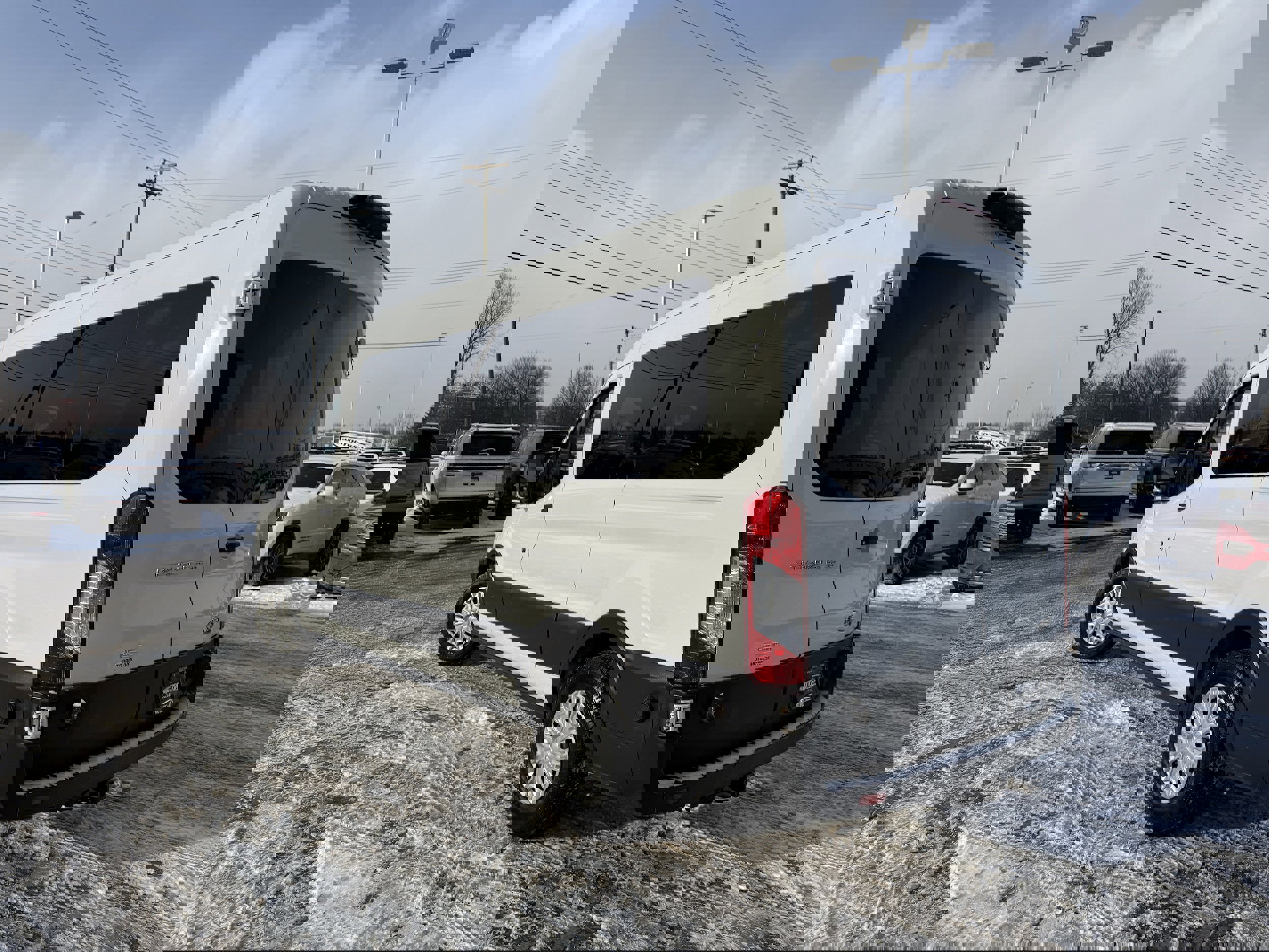 Used 2018 Ford Transit 350 XL image 4