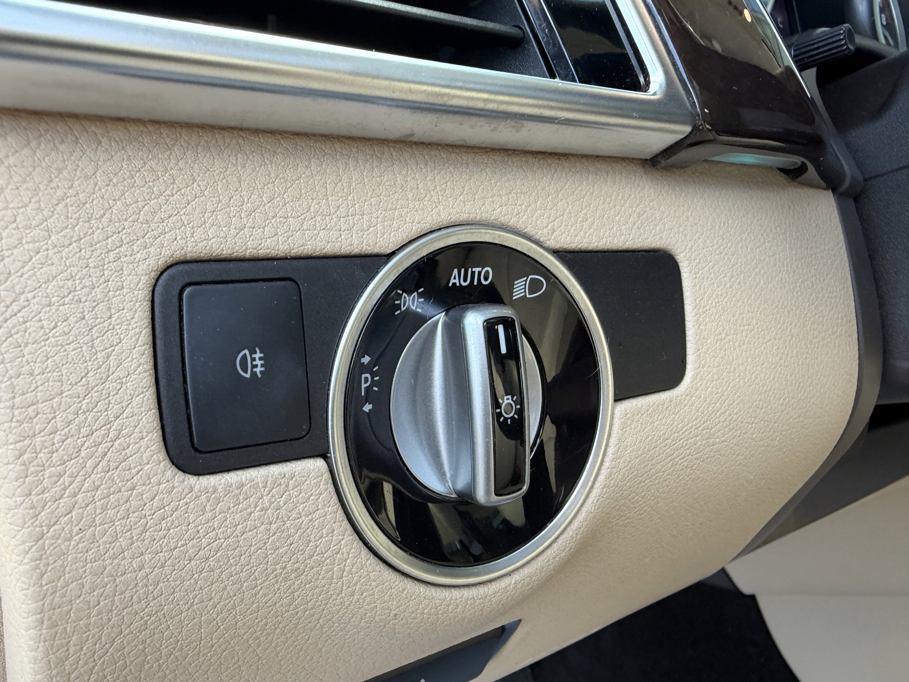 Used 2018 Mercedes-Benz GLS 450 4MATIC w/ Premium Package image 29